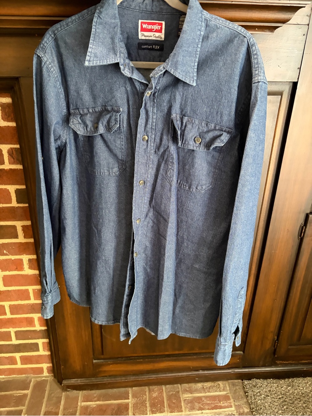 Wrangler men’s denim shirt sz large